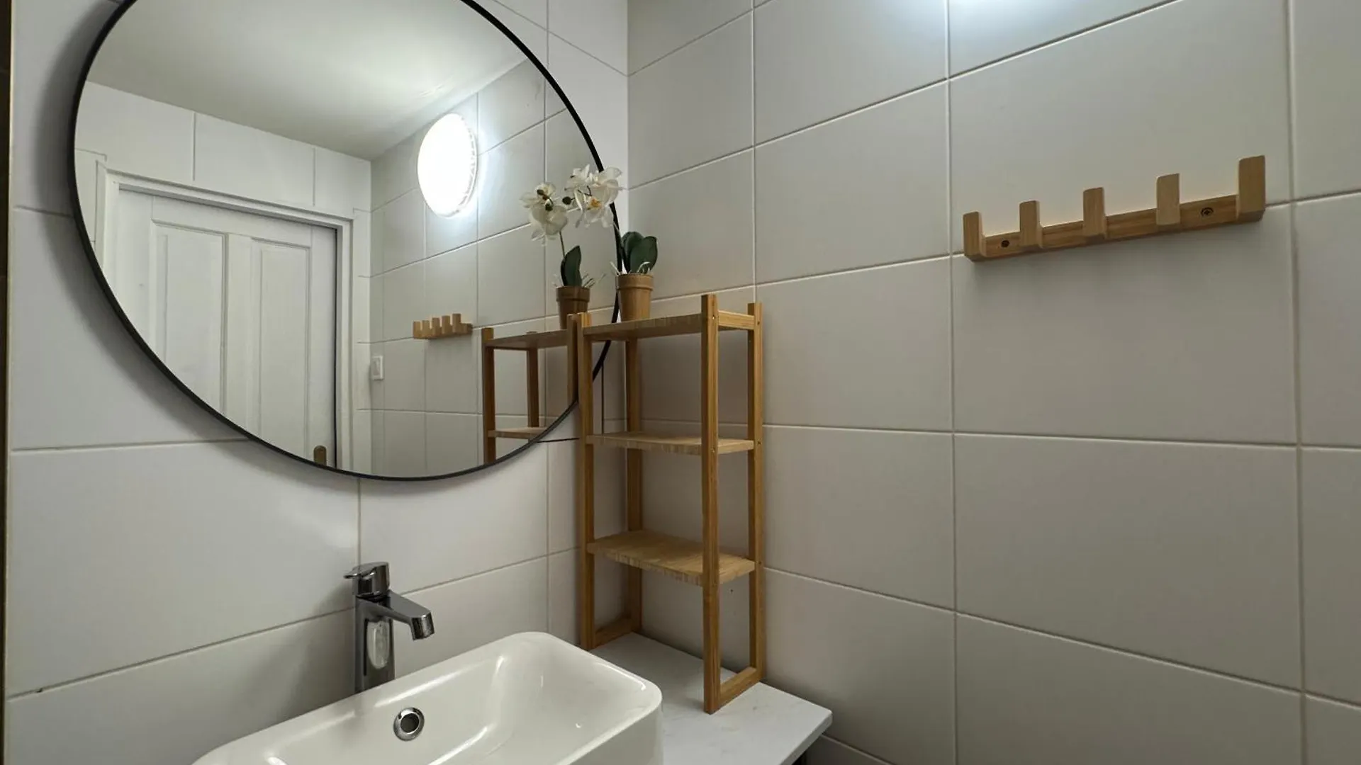 2Bdr Pretty Apartment In The Local Area Of Praha