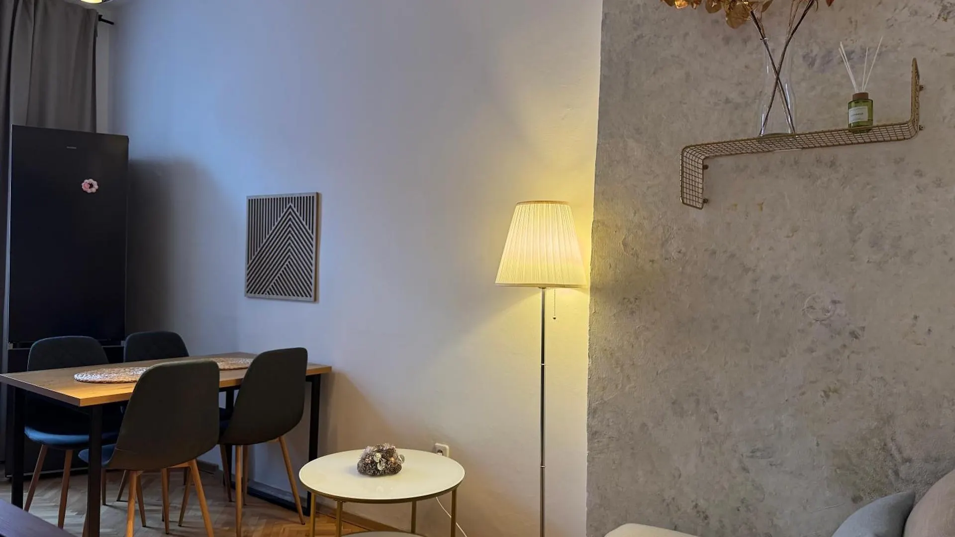 2Bdr Pretty Apartment In The Local Area Of Praha
